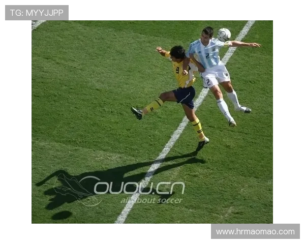 为足球明星精心擦拭球鞋的幕后故事与感人瞬间